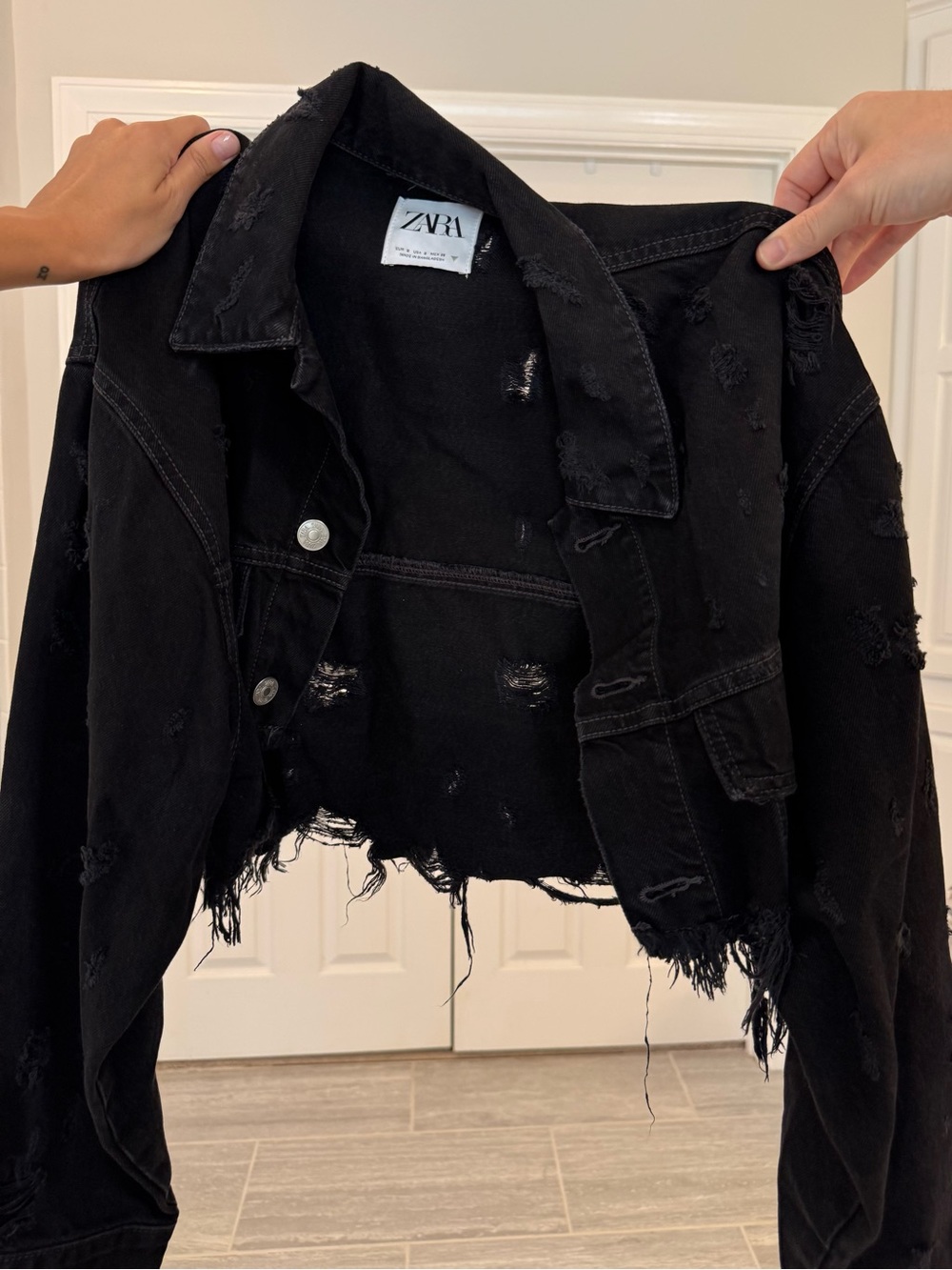 Zara Black Distressed Cropped Jean Jacket - Picture 4 of 8
